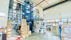 Leong Huat Building (D13), Warehouse #497540591